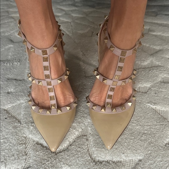 Valentino nude patent leather Rockstud strappy pointy toe heels size 36.5